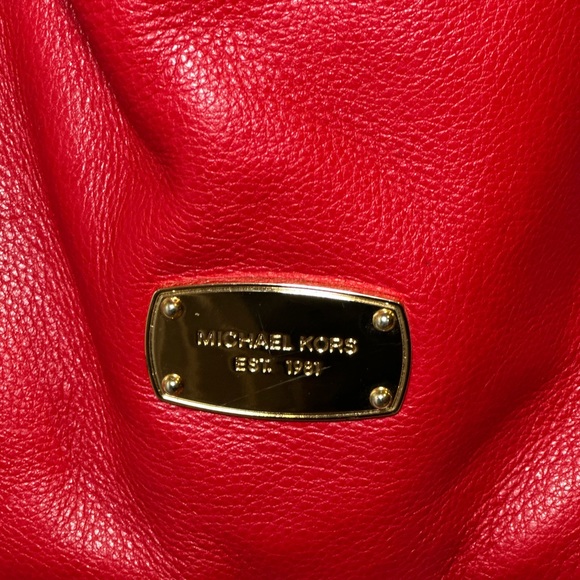 Michael Kors Classy Red Leather Bag with Gold embellishments - Picture 4 of 5